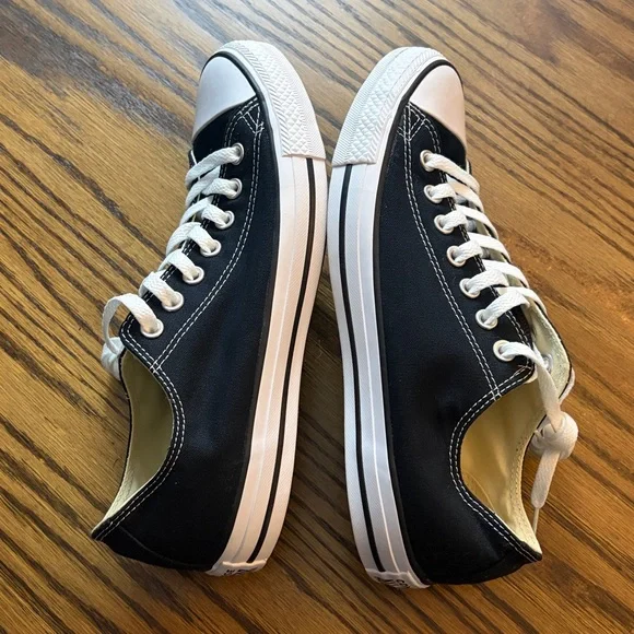 NWT Converse All-Star Chuck Taylor men’s 9 / women’s 11 / 11.75 inches long - Picture 3 of 8
